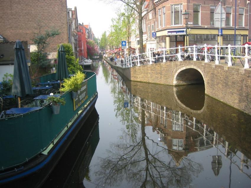 Canal  Delft (Hollande)