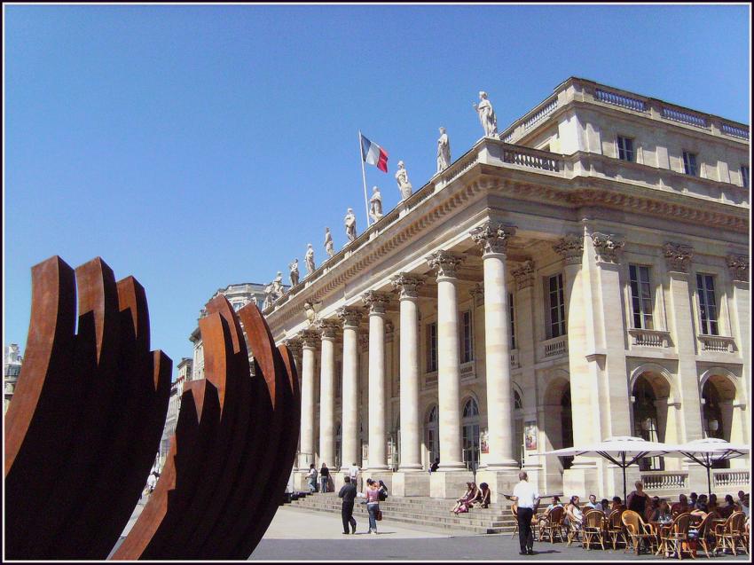 Bordeaux - Art moderne et vieilles pierres