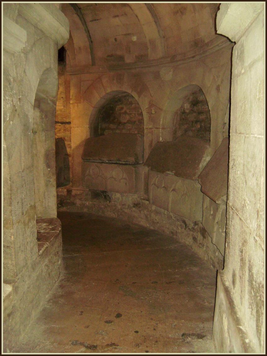 Crypte dans la cathdrale Ste-Anne  Apt (84)