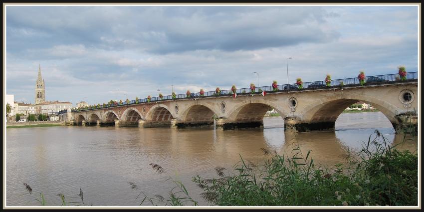 Pont sur la Dordogne  Libourne (33)