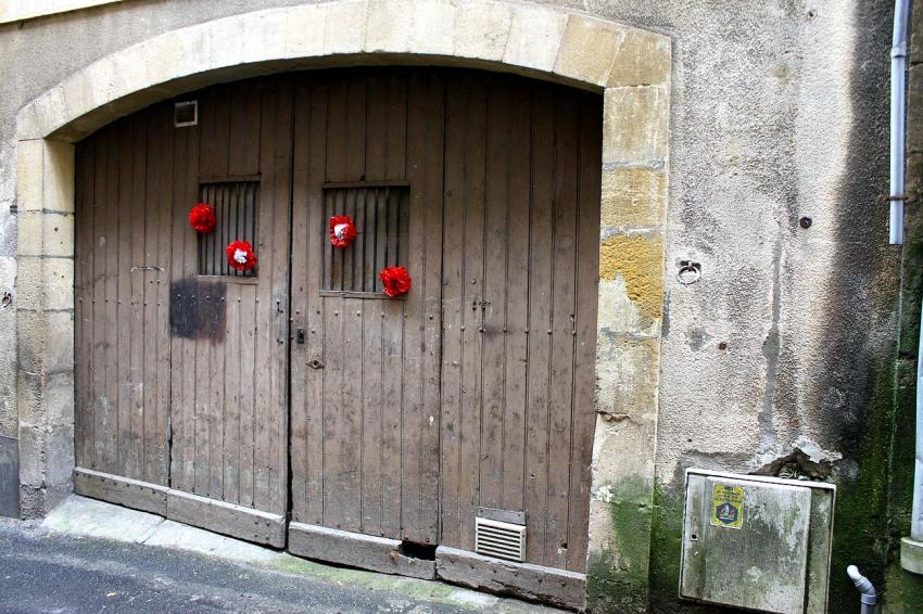 Portes (117) : Dans le Prigord,  Montignac (94)