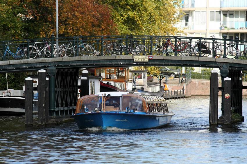 Amsterdam (133) Un autre bateau bleu