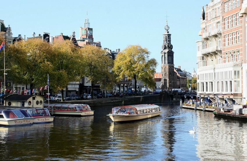 Amsterdam (114) Les bateaux de touristes