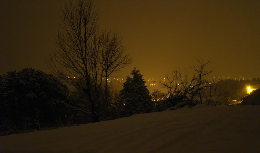 privas (Ardeche) nuit, neige et lumires. 