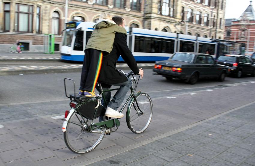 Amsterdam (141) Cyclistes : accroches-toi bien !