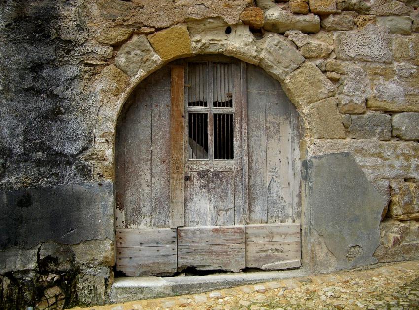 Portes (17) : Une porte prigourdine