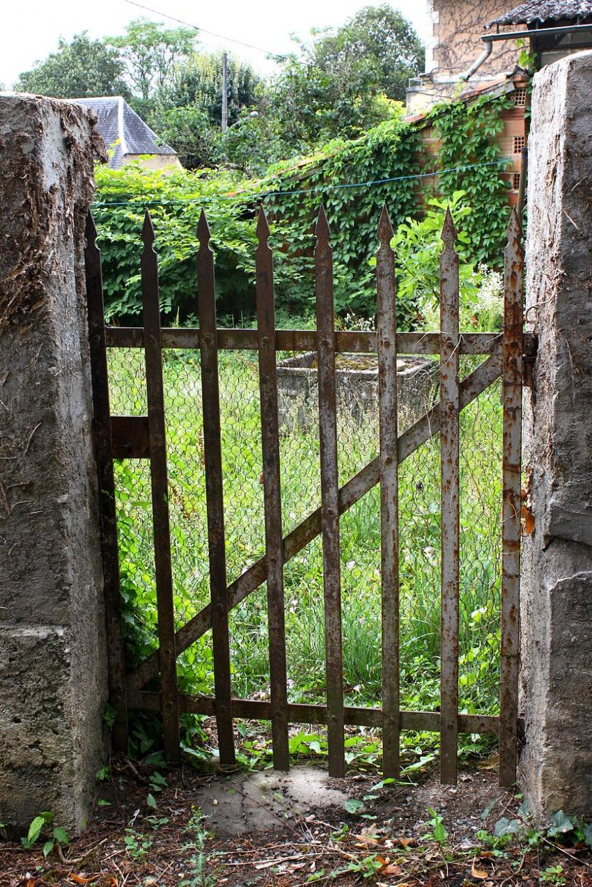 Portes (100) : Dans le Prigord,  Montignac (77)