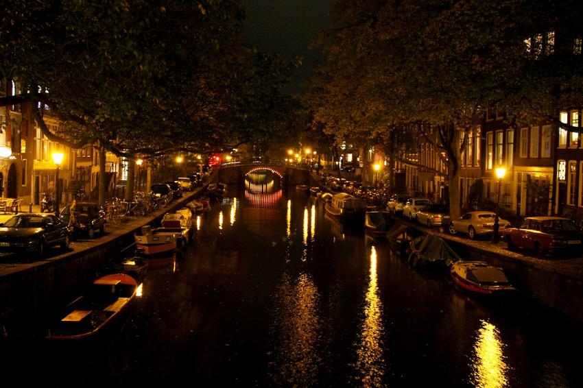 Amsterdam (59) La nuit sur les canaux