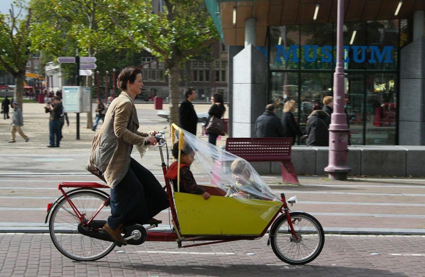 Amsterdam (140) Cyclistes : il peut pleuvoir...