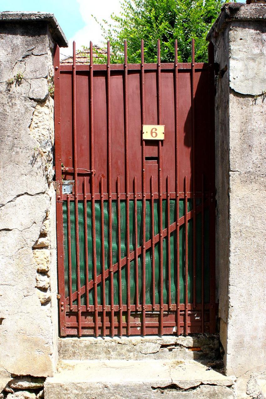 Portes (155) :  Dans le Prigord,  Montignac (132