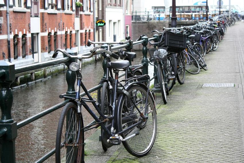 Amsterdam (30) Les vlos sont partout ! Par dizain