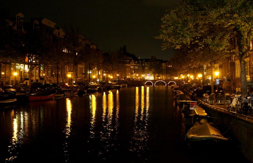 Amsterdam (62) La nuit sur les canaux