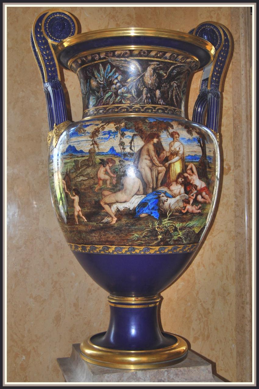 Chateau de Fontainebleau - Vase
