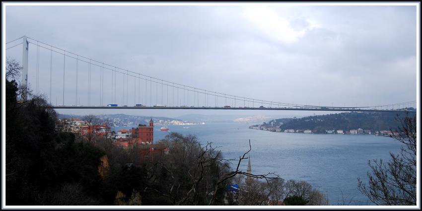 Istanbul - Pont sur le Bosphore entre l'Europe et 