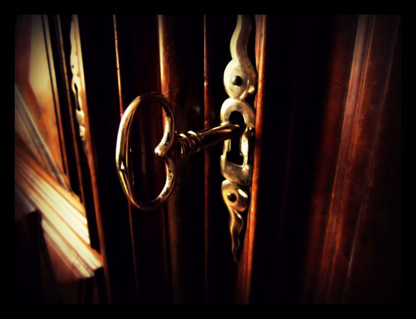une trs vieille clef dans un trs vieux placard
