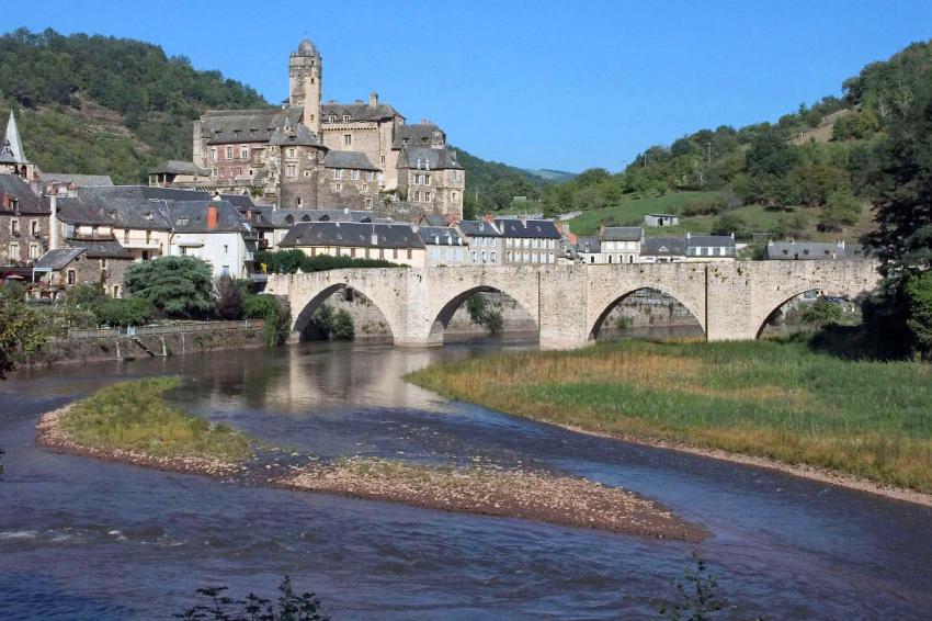 Estaing sur l'Aveyron.