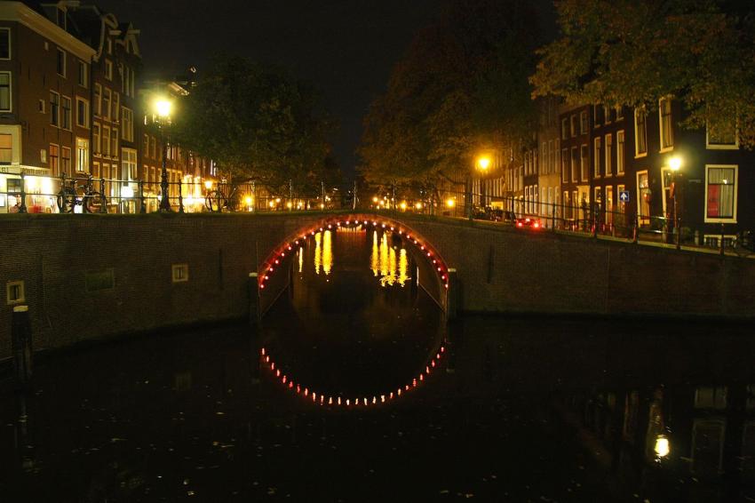 Amsterdam (65) Le pont illumin