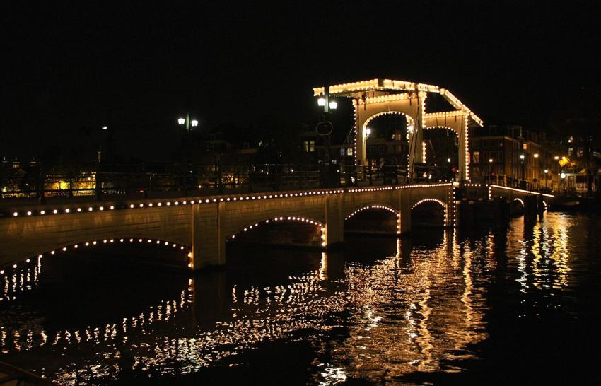 Amsterdam (110) Pont-levis illumin