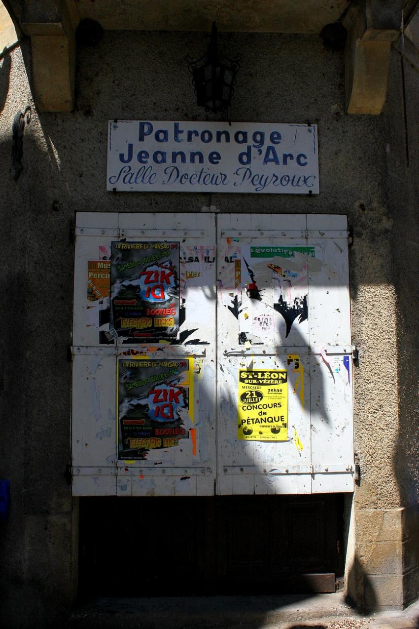 Portes (76) :  Dans le Prigord,  Montignac (53).