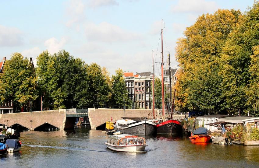 Amsterdam (126) Petits, moyens et grands bteaux.