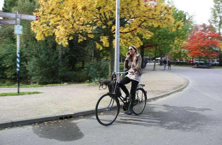 Amsterdam (142) Cyclistes : allo... T'es-l ?