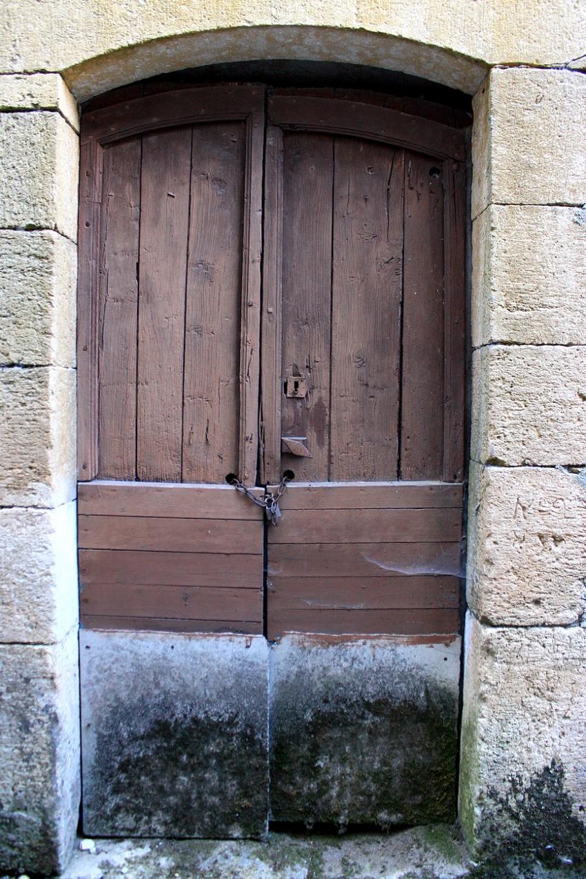 Portes (94) : Dans le Prigord,  Montignac (71)