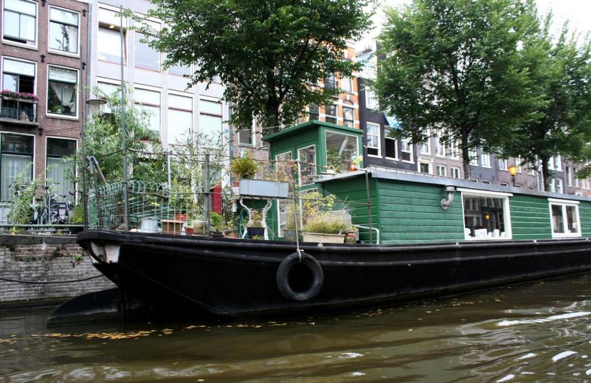 Amsterdam (37) Maison flottante et jardin