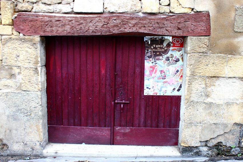 Portes (119) : Dans le Prigord,  Montignac (96)