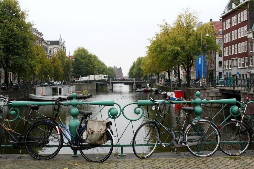 Amsterdam (47) Vlos, ponts et canal