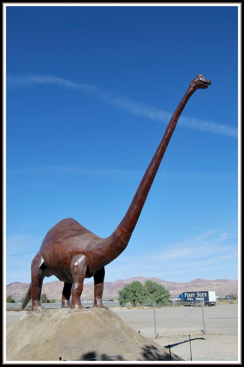 Dinosaure chez Peggy Sue à Barstow (Californie)