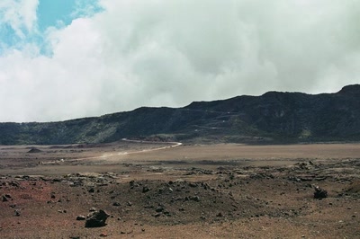 La Réunion , route d'accès au volcan