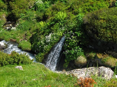 En montant au lac d'Ilhéou