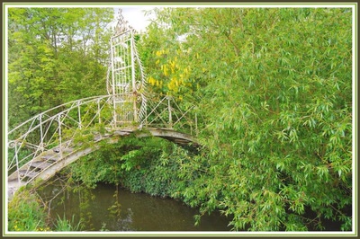 Amiens (80) Passerelle dans les Hortillonnages