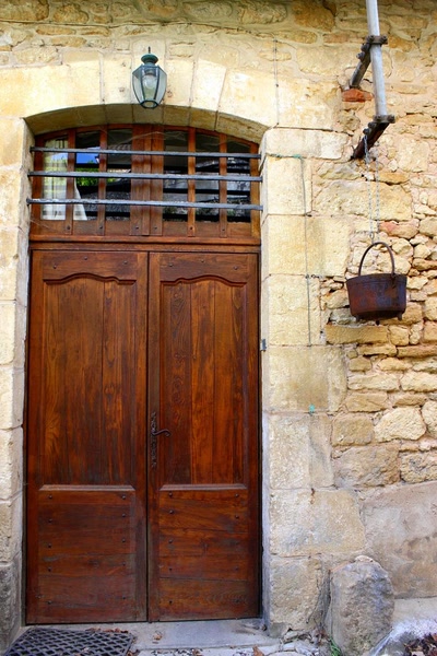 Portes (182) : Dans le Périgord à Montignac (159)